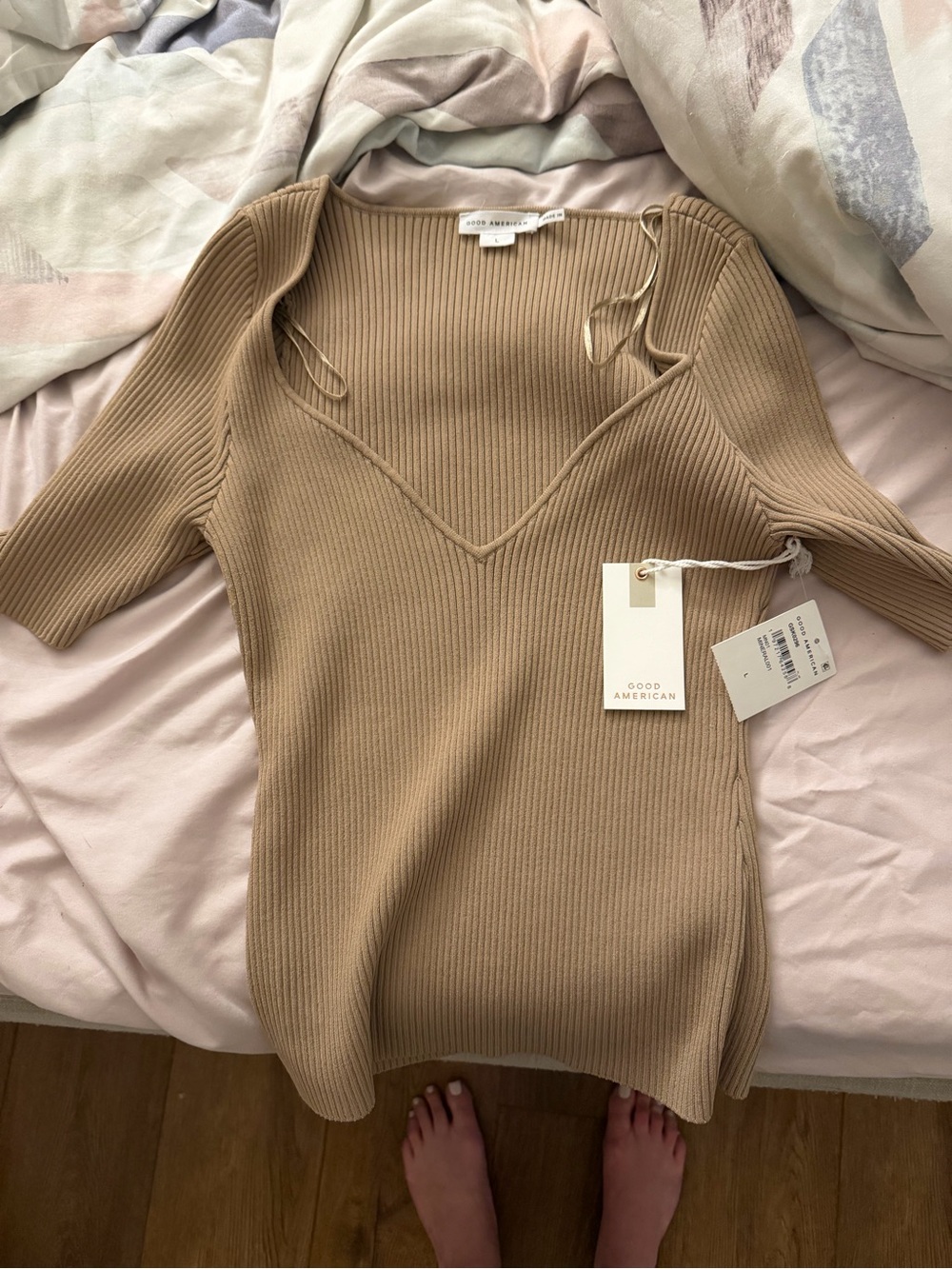 Good American V-Neck Ribbed Short Sleeve Sweater in Tan/Mineral Brown